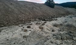 Karabük'te toprak kayması; köy yolu kapandı