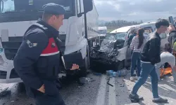 Kütahya’da hafif ticari araç, kamyona çarptı: 5 yaralı