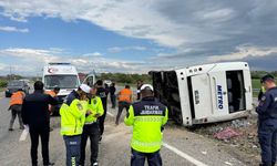 Konya’da yolcu otobüsü devrildi