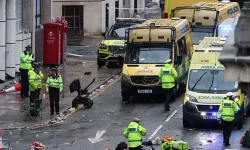 Şampiyonluğu kutlayan Liverpool taraftarlarının arasına araç daldı; 47 kişi yaralandı