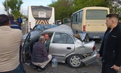 Ankara’da minibüs, kırmızı ışıkta bekleyen araçlara çarptı: 14 yaralı