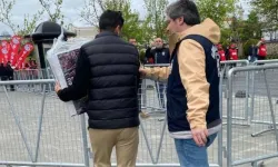 1 Mayıs'ta CHP'nin 'Turpla şalgamla devlet yönetilmez' pankartına polis engeli