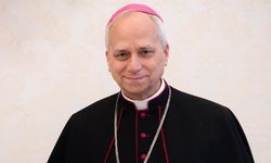 Papa seçilen Robert Francis Prevost kimdir?