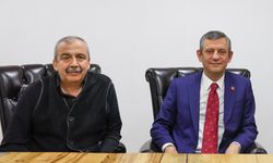 Özel'den Sırrı Süreyya Önder mesajı: Ömrünü barış yolunda harcadığına şahidiz