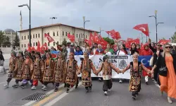 Sivas'ta 2'nci Uluslararası Film Festivali kortejle başladı