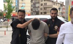 Tartıştığı kişiyi başına taşla vurarak yaraladı; tutuklandı