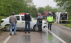Sinop'ta üniversite öğrencilerini taşıyan otobüs devrildi: 18 yaralı