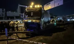 Karşı şeride geçen tır otomobil ile motosiklete çarptı: 1 ölü