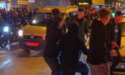 Kadıköy’de Galatasaray taraftarlarına taşlı saldırı kamerada
