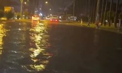 Hatay'da sağanak ve dolu, su baskınlarına neden oldu