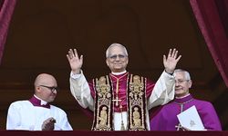 Yeni seçilen Papa Robert Prevost'dan ilk açıklama
