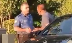 Denizli’de trafik kazası sonrası polis memuruyla sürücünün kavgası kamerada