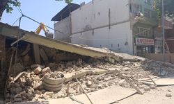 Edirne'de 2 katlı bina yıkım sırasında çöktü