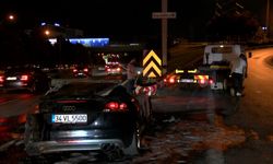 Bahçelievler’de alev alev yanan otomobil kullanılamaz hale geldi