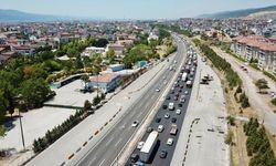 Anadolu Otoyolu'nda kaza: Uzun araç kuyrukları oluştu