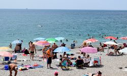Antalya'da bayramın 3'üncü gününde, sahil ve mesire alanlarında yoğunluk