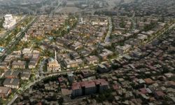 Azerbaycan, depremzedelere mahalle kurarak destek oluyor