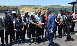 Başkan Çetin’den personelle bayramlaşma ziyareti