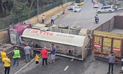 Beykoz'da geri manevra yapan su tankeri devrildi