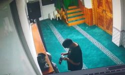 Caminin yardım kutusu ile müezzinin cüzdanını çaldı