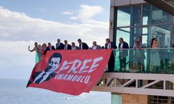 'Free İmamoğlu' pankartı Antalya Yat Limanı asansörüne asıldı