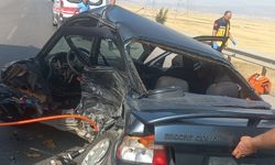 Gaziantep'te 2 otomobil çarpıştı: 1 ölü, 1 yaralı