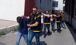 Husumetlisi zannedip, kapıda bekleyen kardeşi öldürdü