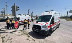 Hasta taşıyan ambulansla otomobil çarpıştı: 2'si sağlık personeli, 5 yaralı