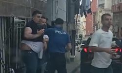 Cinnet geçiren kadın kapı açılmayınca evin önünde kendini vurdu
