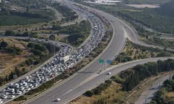 İzmir'de bayram dönüşü otoyolda trafik yoğunluğu oluştu
