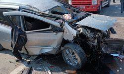 Karabük'te karşı şeride savrulan otomobilin camlı vanla çarpıştığı kazada 7 kişi yaralandı