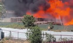 Kocaeli’de palet depolama sahasında yangın