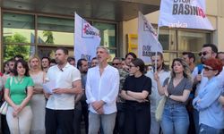 Grevdeki KRT TV çalışanları nöbete başladı