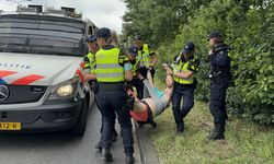 NATO zirvesini protesto eden Filistin destekçileri ve iklim aktivistlerine polis müdahalesi!