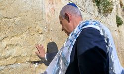 Netanyahu Ağlama Duvarı'na gitti: Trump için dua etti