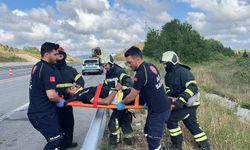Otomobil, bariyere çarpıp şarampole devrildi; 4’ü ağır, 8 yaralı