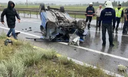 Kilis’te, hafif ticari araç takla attı: 4 yaralı