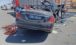 Otomobil TIR’a arkadan çarptı: 2 ölü, 1 yaralı