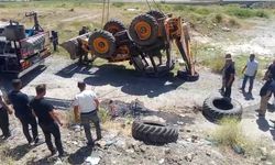 Devrilen traktörün sürücü öldü