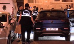Fatih'te bir kişi otomobilde silahla vurularak öldürüldü