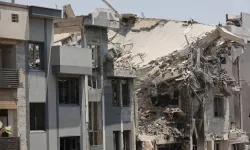 İsrail'in saldırılarında Tahran'da yaklaşık 332 bina hasar gördü