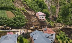 Trabzon’da heyelanda 3 ev hasar gördü