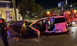 Otomobil ile hafif ticari araç çarpıştı: 5 ölü, 2 yaralı