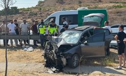 TIR’a çarpan otomobildeki 1 kişi öldü, 3 kişi ağır yaralandı