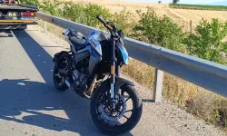 Motosiklet otomobile çarptı: 1 ölü, 1 yaralı