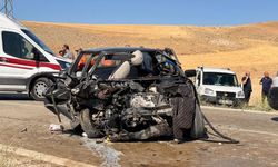 Ankara Polatlı'da iki otomobil kafa kafaya çarpıştı; 1 ölü, 4 yaralı