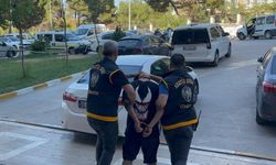 Birlikte yaşadığı kadını eşarbıyla boğdu