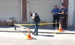 Dükkanının kepengine 'hasım' yazan kişiyi tabancayla bacağından vurdu