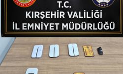 Ehliyet sınavında düzenekle kopya çekerken yakalandılar