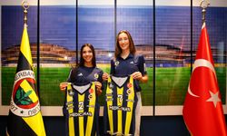 Hande Baladın ve Helin Kayıkçı imzayı attı